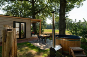 Nature lodge with sauna and hot tub 2